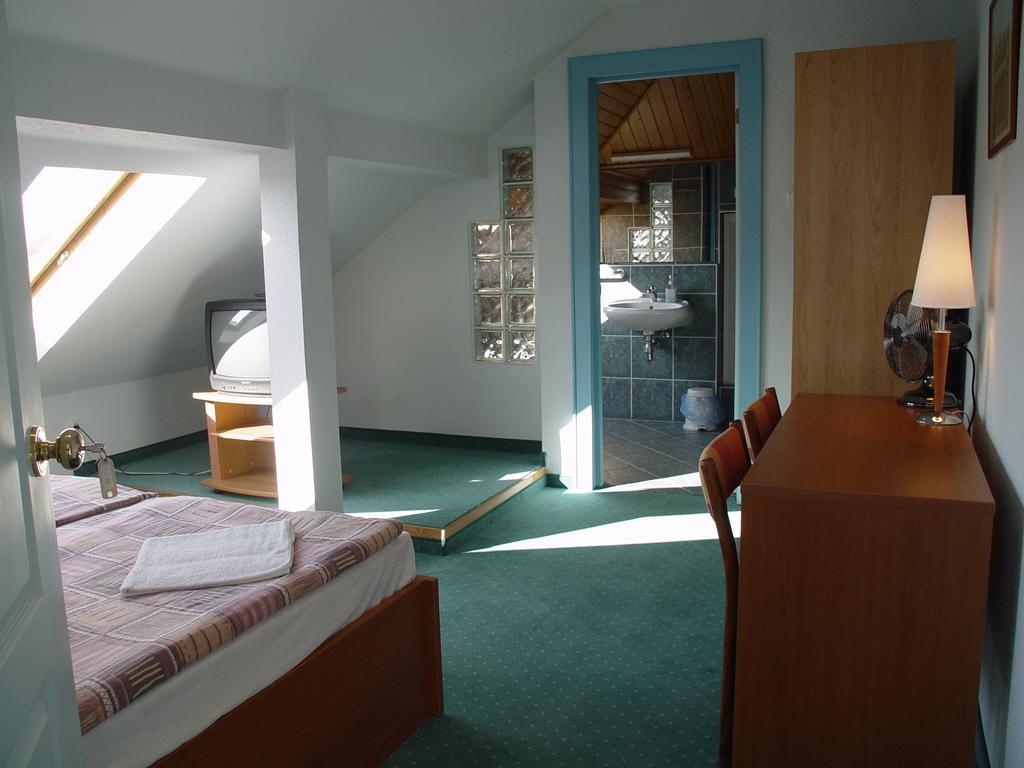 Hotel Menthol Budapest Bagian luar foto